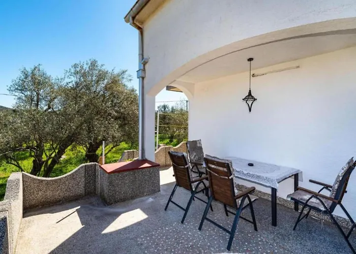 Two Bedroom With Terrace דירה