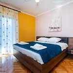 Apartment Two Bedroom With Terrace *