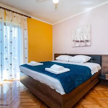 Apartment Two Bedroom With Terrace *
