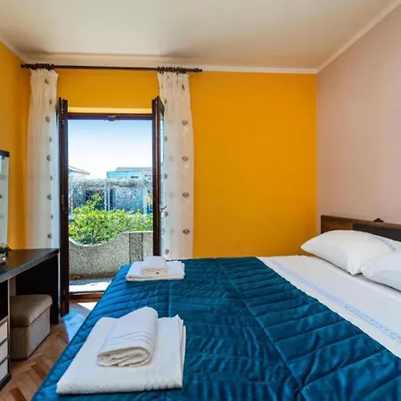 Two Bedroom With Terrace Apartman