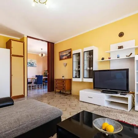 Apartman Two Bedroom With Terrace Ugljan
